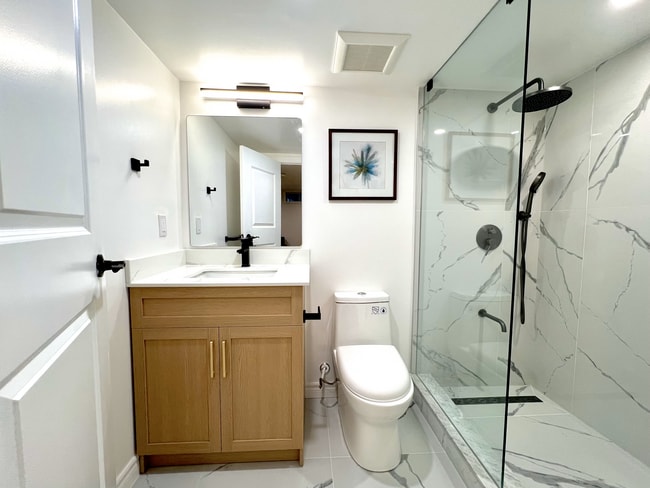 2 Lytton Blvd in Richmond Hill, ON - Building Photo - Building Photo