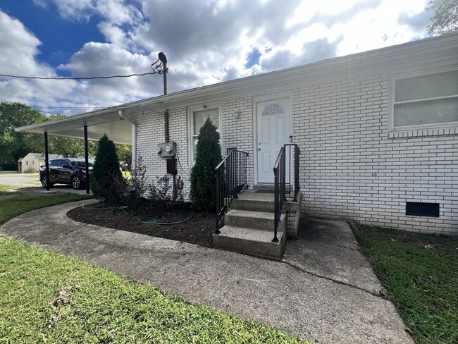 123 Daniels Dr, Unit B in Franklin, TN - Building Photo - Building Photo