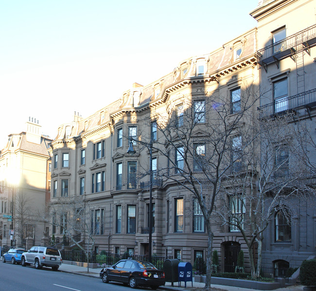 126-130 Beacon St in Boston, MA - Foto de edificio - Building Photo