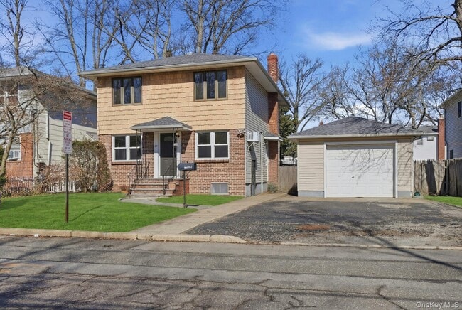 property at 35 Yennicock Ave