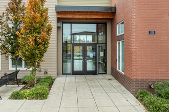 Independence Landing Apartments in Independence, OR - Foto de edificio - Building Photo