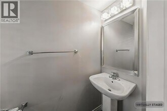 35 Charleswood Cres in Hamilton, ON - Building Photo - Building Photo