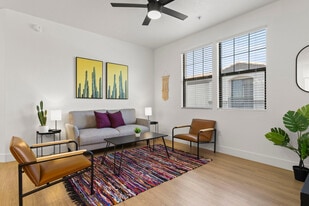 9450 W Cabela Dr in Glendale, AZ - Building Photo