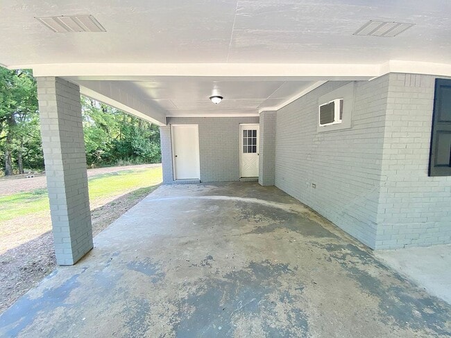 20117 County Line Rd in Okolona, MS - Building Photo - Building Photo