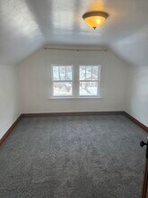 216 S Ash St, Unit 2 in Hobart, IN - Foto de edificio - Building Photo