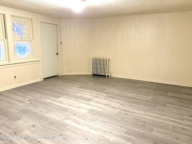 122 Willow St in Dunmore, PA - Building Photo - Building Photo