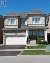 4 Sivyer Crescent in Ajax, ON - Building Photo