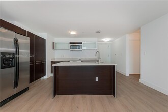1900 N Bayshore Dr, Unit 1604 in Miami, FL - Building Photo - Building Photo