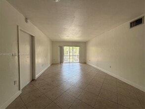 7911 SW 104th St in Miami, FL - Building Photo - Building Photo