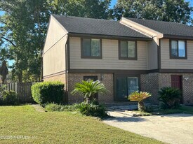 7042 Prestwick Cir S in Jacksonville, FL - Building Photo