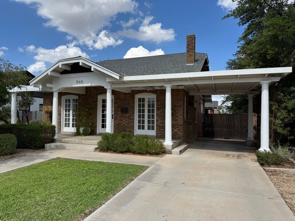 946 E Coronado Rd in Phoenix, AZ - Building Photo