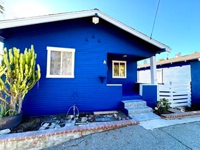 754 W Elberon Ave, Unit A in San Pedro, CA - Foto de edificio - Building Photo