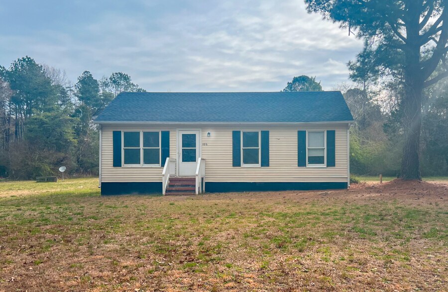 496 Lancaster Creek Dr in Lancaster, VA - Foto de edificio