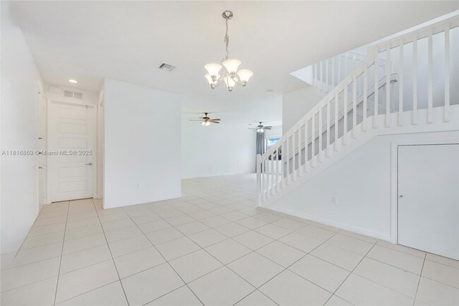 704 NE 193rd St in Miami, FL - Building Photo - Building Photo