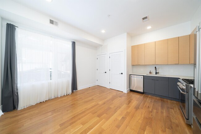 47 Hancock Ave in Jersey City, NJ - Building Photo - Building Photo