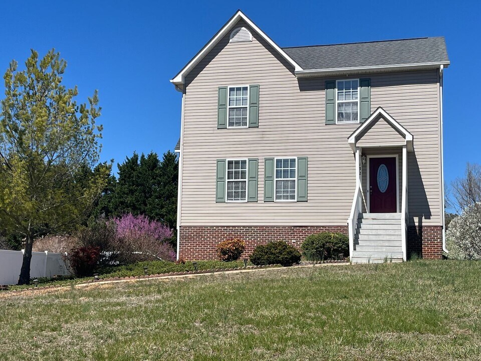 132 Twinwood Rd in Clemmons, NC - Building Photo