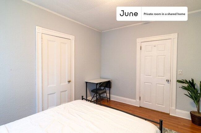Private bedroom in 3 bed/1 bath Home in Boston, MA - Building Photo - Building Photo