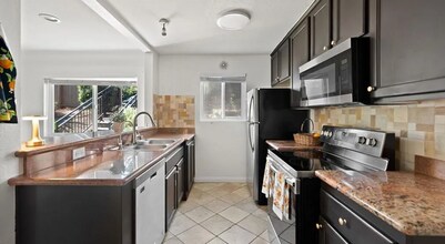 9860 Dale Ave, Unit A8 in Spring Valley, CA - Building Photo - Building Photo
