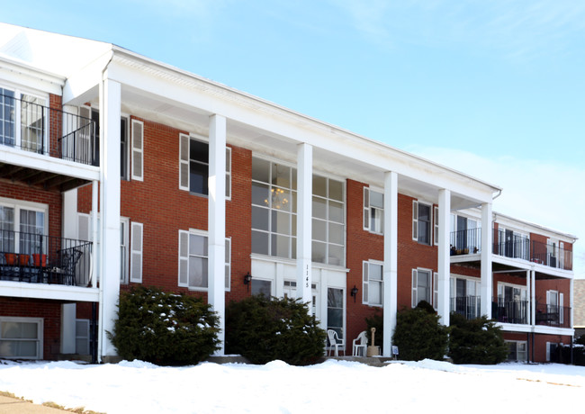 Maple South in Canton, OH - Foto de edificio - Building Photo