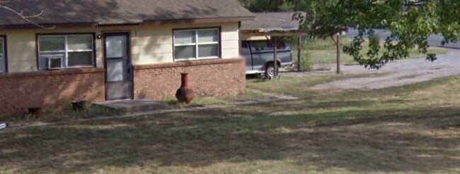 property at 400 W Mahoney Dr