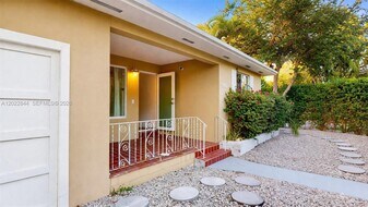 2965 W Trade Ave in Miami, FL - Building Photo