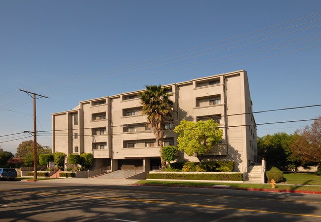 4651 Cahuenga Blvd