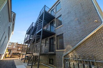 2023 N Drake Ave, Unit 1N in Chicago, IL - Foto de edificio - Building Photo