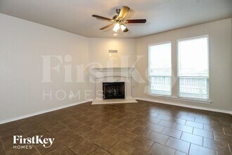 1221 Goodland Terrace in Fort Worth, TX - Foto de edificio - Building Photo