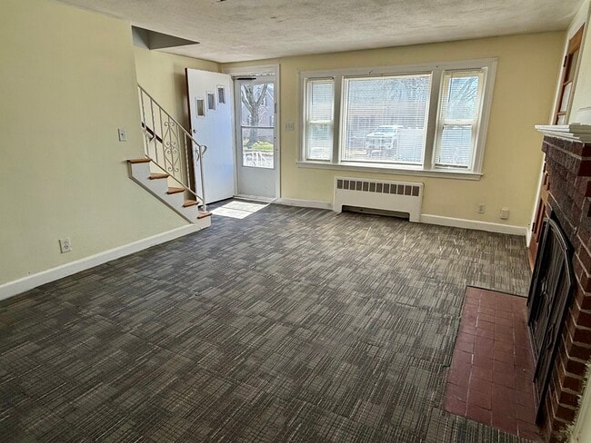 27 Hartwell St in Waltham, MA - Foto de edificio - Building Photo