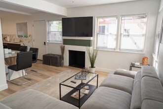 10863 Kling St in Los Angeles, CA - Foto de edificio - Building Photo