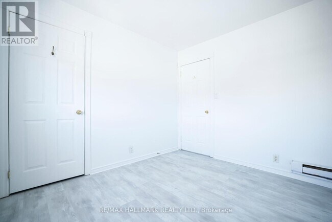 37 Holland St W in Bradford West Gwillimbury, ON - Building Photo - Building Photo