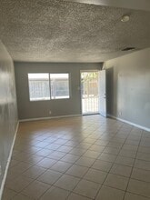 3801 Royal Crest St, Unit 6 in Las Vegas, NV - Building Photo - Building Photo