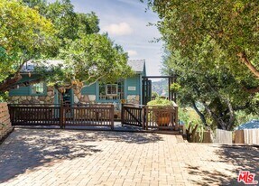 1553 Penny Rd in Topanga, CA - Building Photo