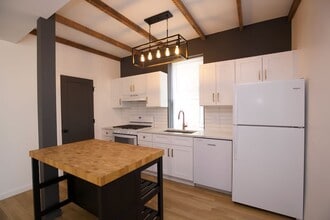 908 N California Ave, Unit 3 in Chicago, IL - Foto de edificio - Building Photo