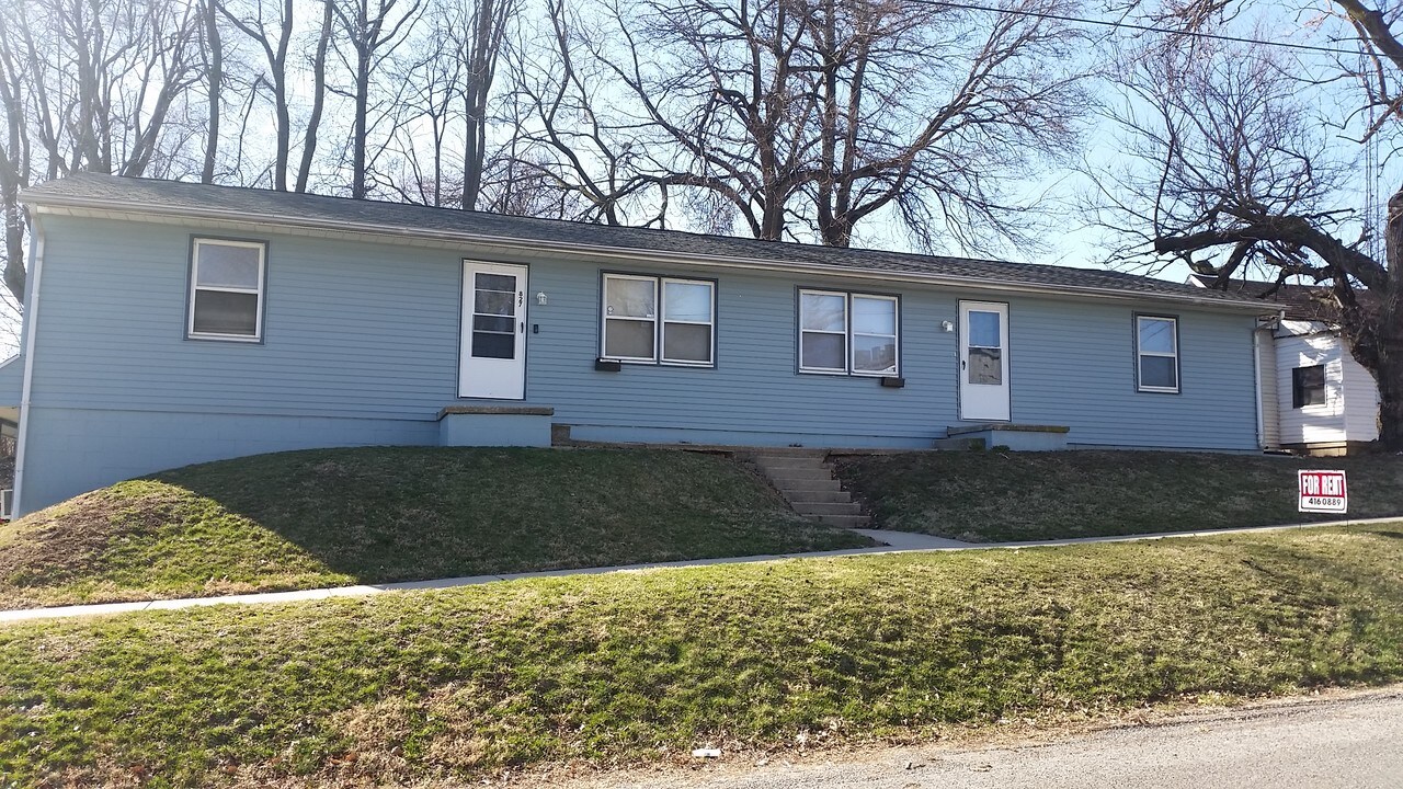 Bond in Springfield, IL - Building Photo