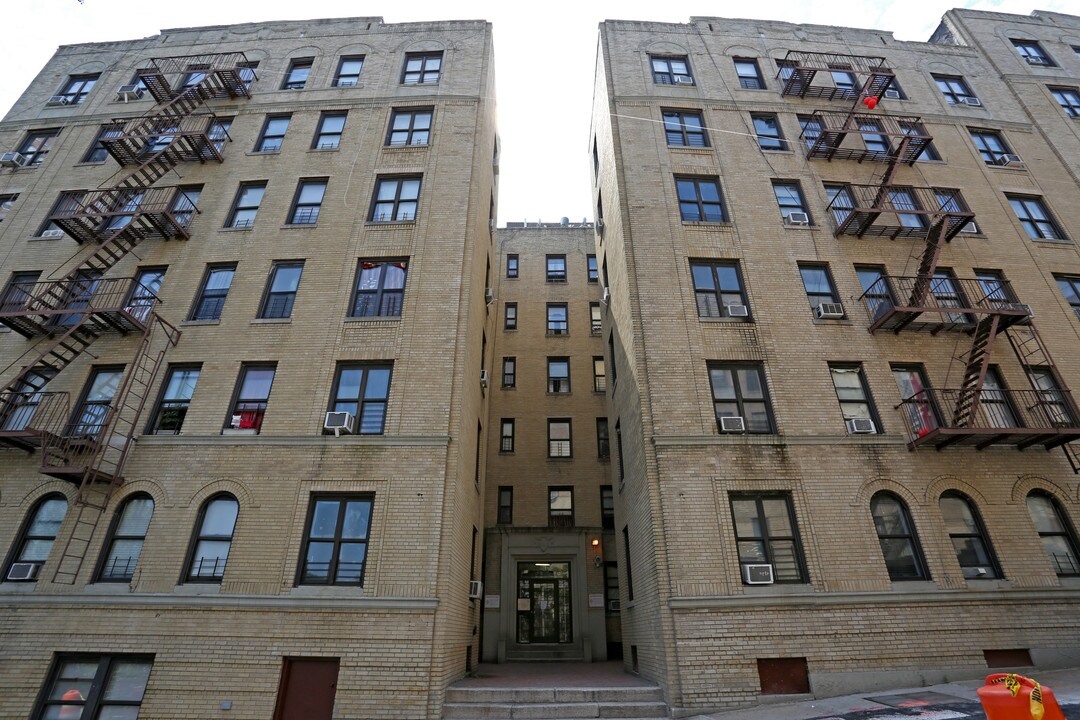 82 Wadsworth Ter in New York, NY - Building Photo