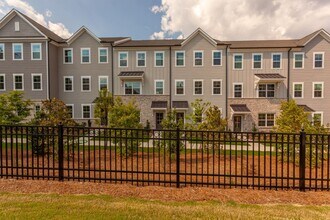 547 Bistre Dr in Cary, NC - Building Photo - Building Photo