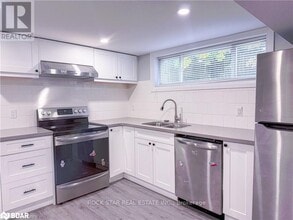88 Burkholder Dr in Hamilton, ON - Building Photo - Building Photo