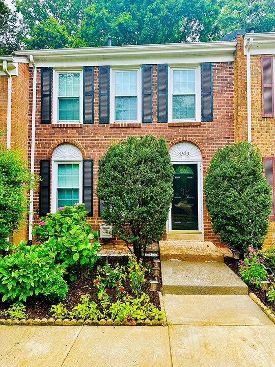 2453 Alsop Ct in Reston, VA - Foto de edificio