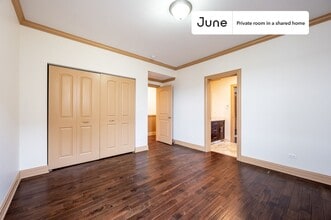Private bedroom in 3 bed/2 bath Home in Chicago, IL - Building Photo - Building Photo