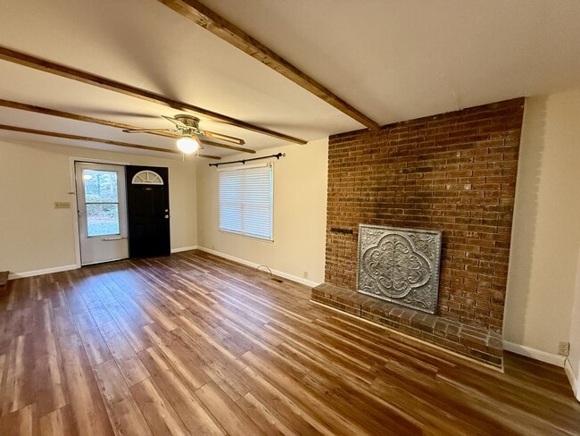 117 Holly Ave in East Flat Rock, NC - Building Photo - Building Photo