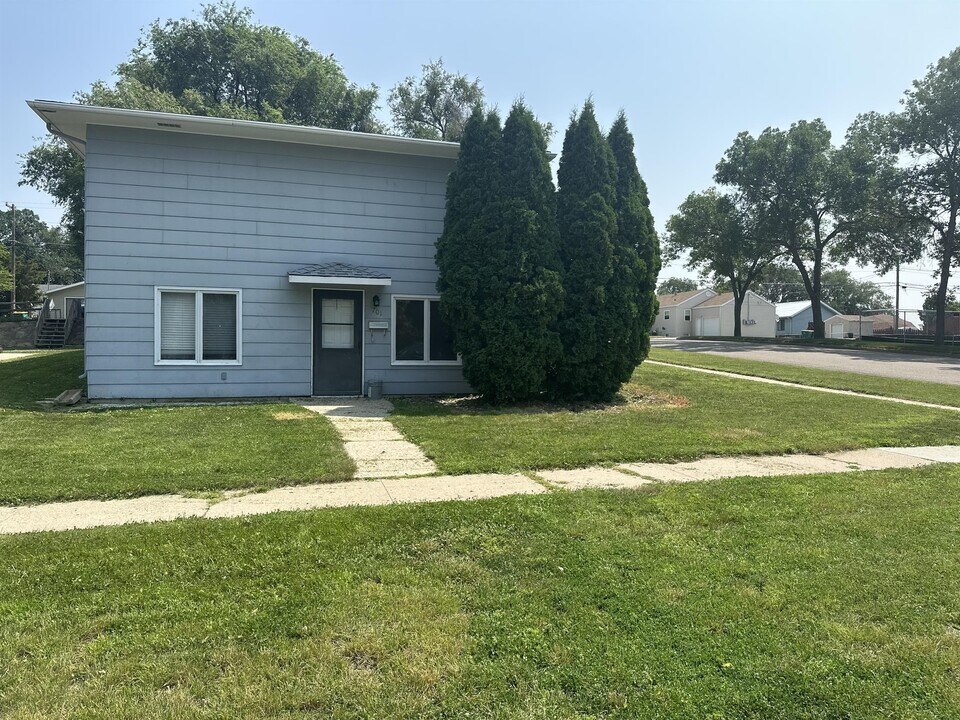701 N 19th St in Bismarck, ND - Building Photo