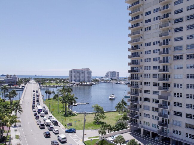 2500 E Las Olas Blvd in Fort Lauderdale, FL - Building Photo - Building Photo