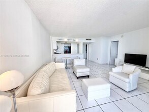9273 Collins Ave, Unit 510 in Surfside, FL - Foto de edificio - Building Photo
