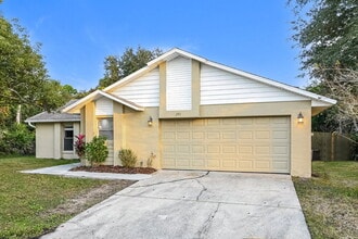 351 Montgomery Ct in Kissimmee, FL - Foto de edificio - Building Photo