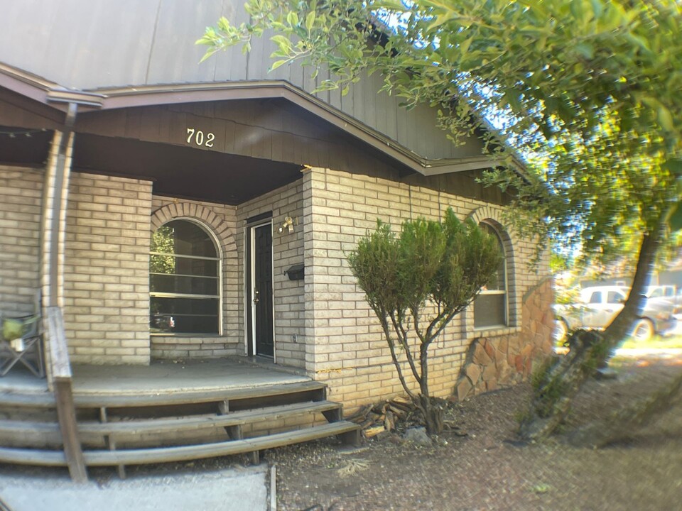 702 N Leroux St in Flagstaff, AZ - Building Photo