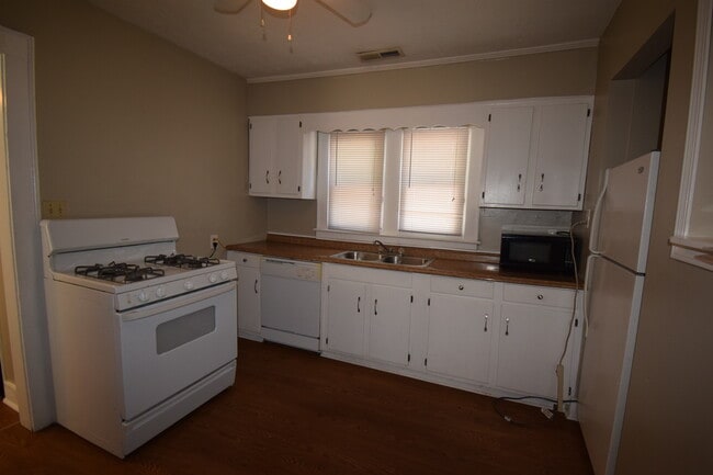property at 643 Golfview Dr