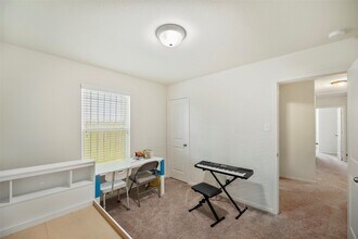 12730 Pelican Bay Dr in Houston, TX - Building Photo - Building Photo