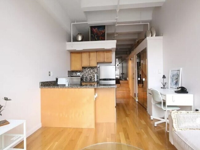 12 Stoneholm St, Unit 5 in Boston, MA - Building Photo - Building Photo