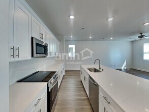 4552 Camden Bridge St in Las Vegas, NV - Foto de edificio - Building Photo